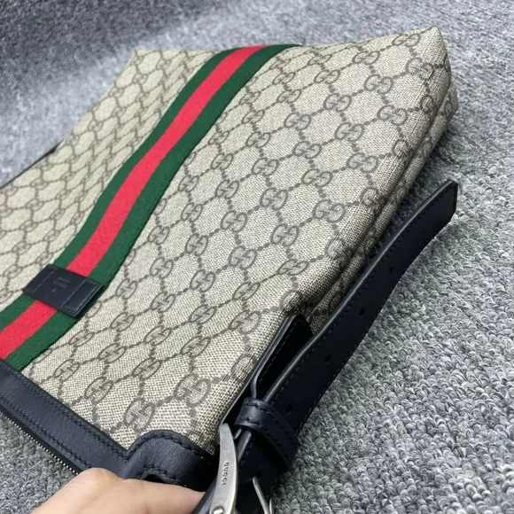 100% Authentic Gucci Web GG Supreme Messenger Crossbody Bag - Picture 5 of 15